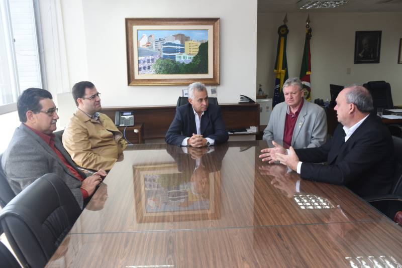 Comitiva de Porto Xavier visita TCE-RS